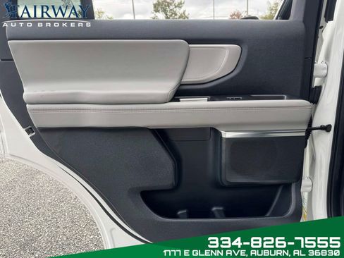 Used 2025 Ford Expedition Active image 33