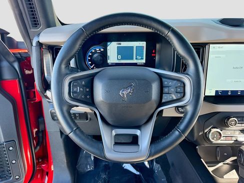 Used 2022 Ford Bronco Wildtrak image 11