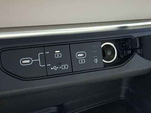 Used 2025 Kia Carnival SX FWD image 24