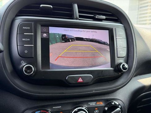 Used 2023 Kia Soul LX w/ LX Technology Package FWD image 30
