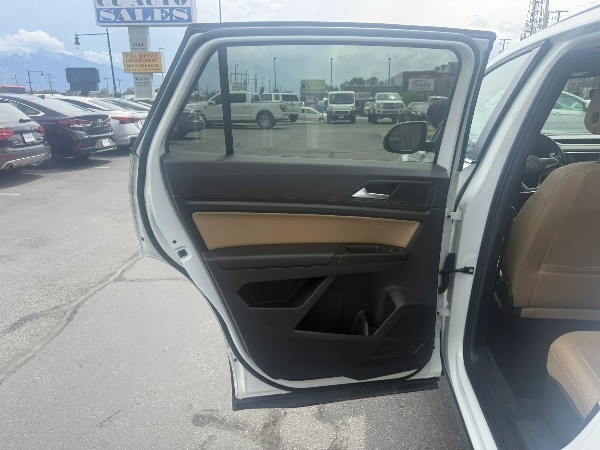 Used 2020 Volkswagen Atlas Cross Sport SE w/ Panoramic Sunroof Package AWD/4WD image 21