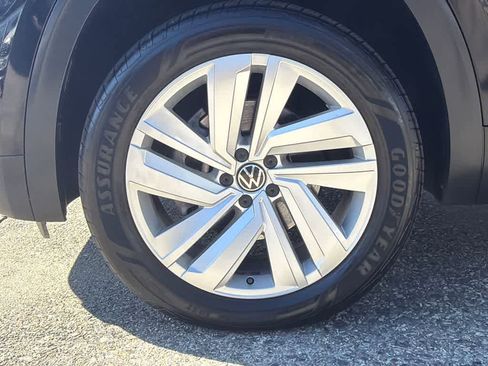 Used 2020 Volkswagen Atlas Cross Sport SE w/ Panoramic Sunroof Package image 9