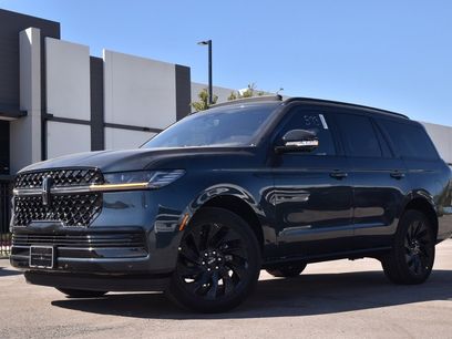 New 2025 Lincoln Navigator Reserve w/ Jet Appearance Package