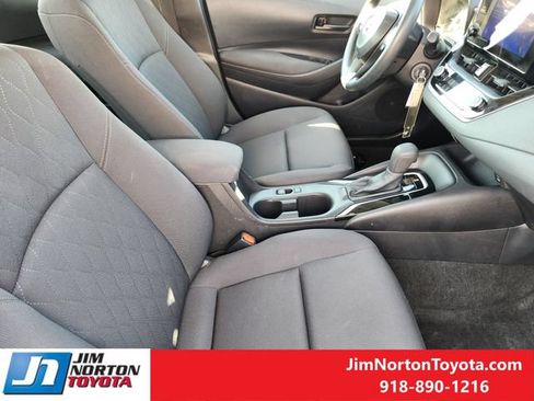 Used 2025 Toyota Corolla LE FWD image 14