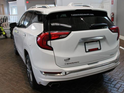 Used 2018 GMC Terrain Denali w/ GMC Pro Grade Package AWD/4WD image 9
