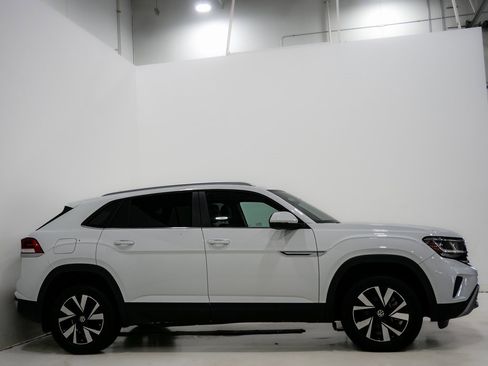 Used 2021 Volkswagen Atlas Cross Sport SE image 4