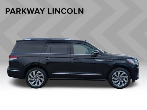 Used 2023 Lincoln Navigator Reserve AWD/4WD image 6