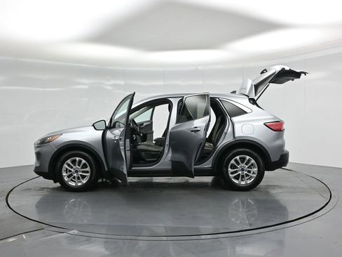 Used 2022 Ford Escape SE image 32