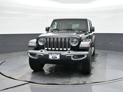 Used 2018 Jeep Wrangler Unlimited Sahara AWD/4WD image 17