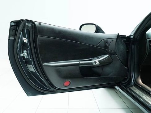 Used 2009 Chevrolet Corvette Coupe w/ Z51 Performance Package image 27