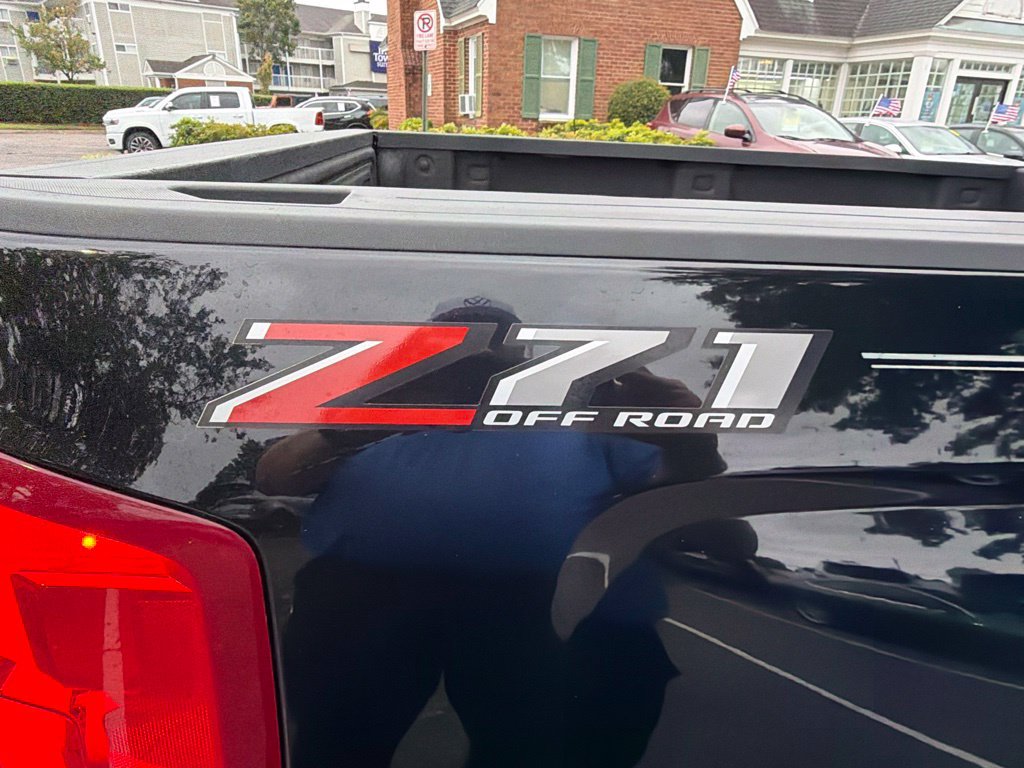 Used 2018 Chevrolet Silverado 1500 LTZ Z71 w/ LTZ Plus Package AWD/4WD image 9