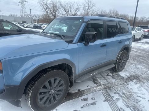 Used 2025 Toyota Land Cruiser image 5