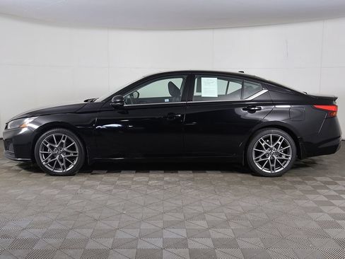 Used 2023 Nissan Altima 2.0 SR FWD image 18