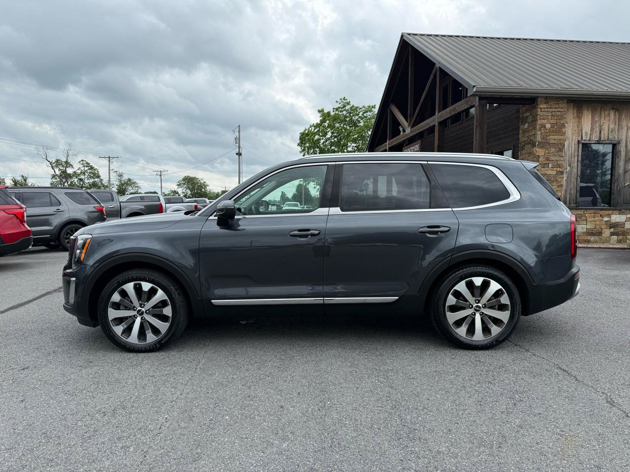 Used 2022 Kia Telluride EX w/ EX Premium Package AWD/4WD image 3