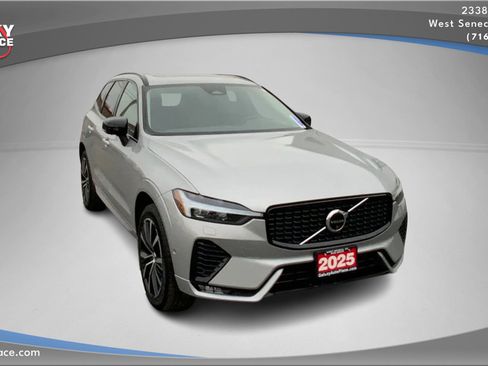 Used 2025 Volvo XC60 B5 Plus image 4
