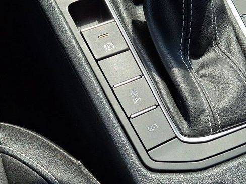 Certified 2023 Volkswagen Jetta SE FWD image 30