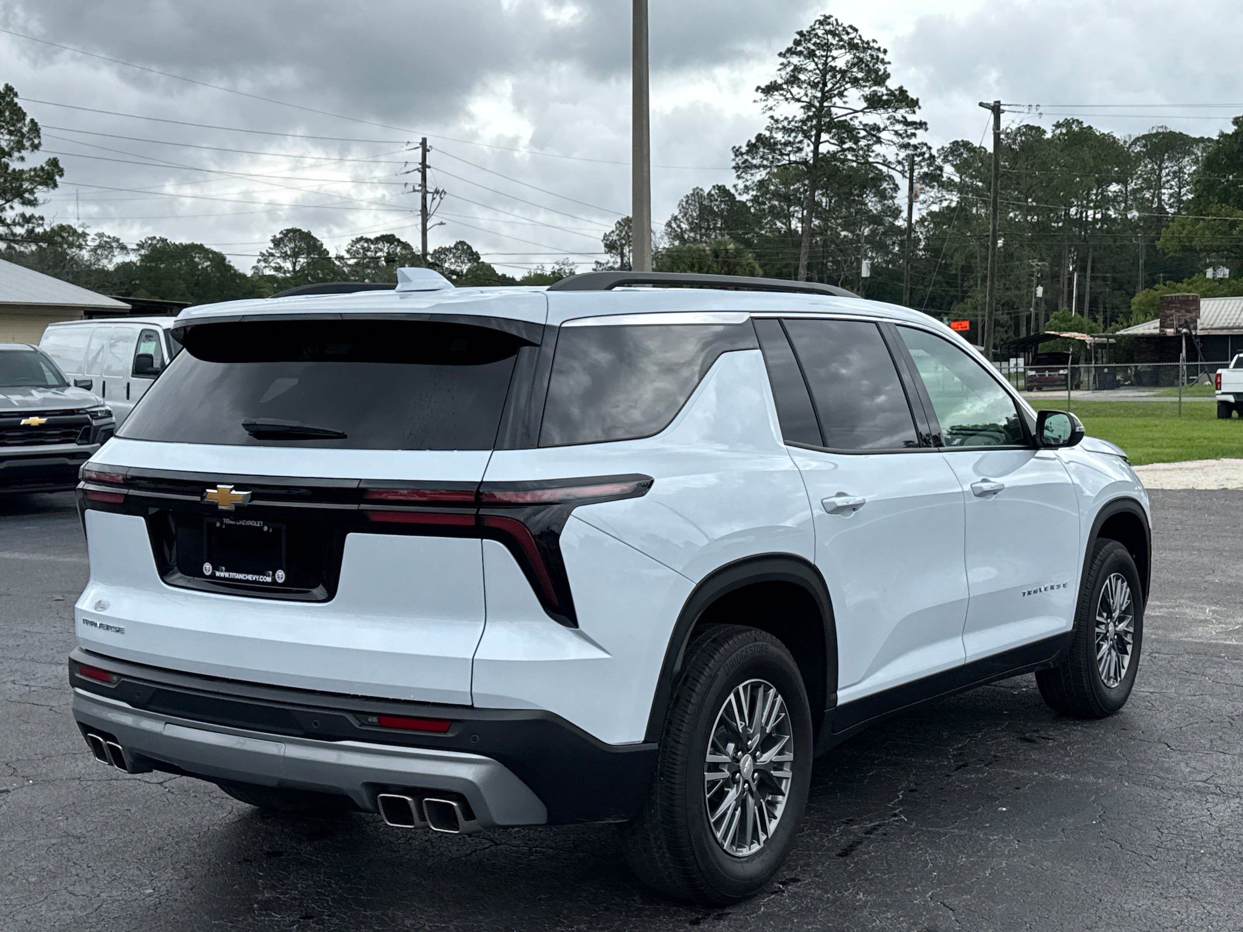 Used 2026 Chevrolet Traverse LT FWD image 8