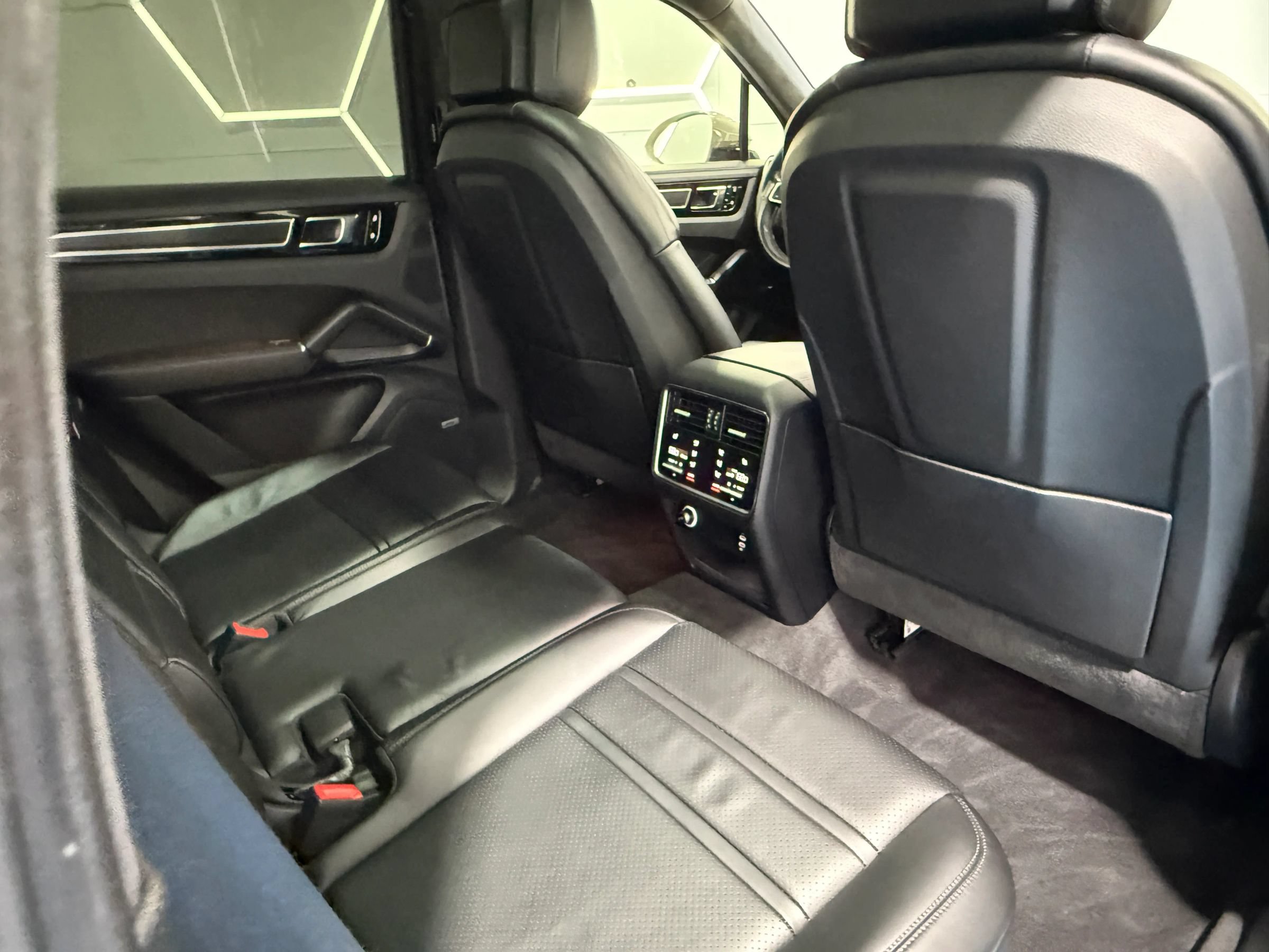 Used 2021 Porsche Cayenne GTS AWD/4WD image 30