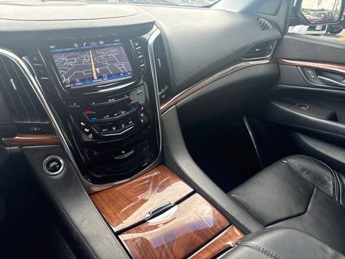 Used 2015 Cadillac Escalade Luxury AWD/4WD image 23