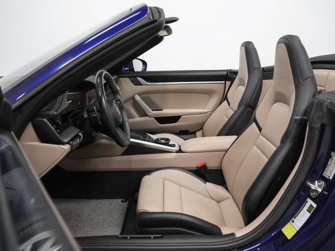 Certified 2025 Porsche 911 Carrera RWD image 56