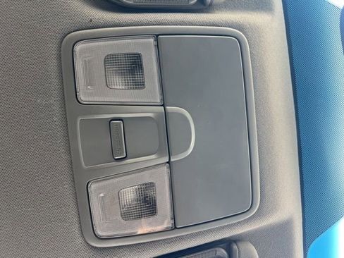 Used 2016 Hyundai Veloster image 14