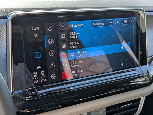Used 2025 Volkswagen Atlas Peak Edition SE AWD/4WD image 22
