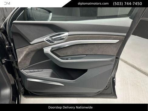 Used 2021 Audi e-tron Prestige image 26