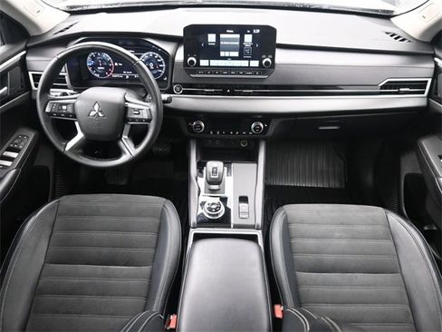 Used 2024 Mitsubishi Outlander SE image 21