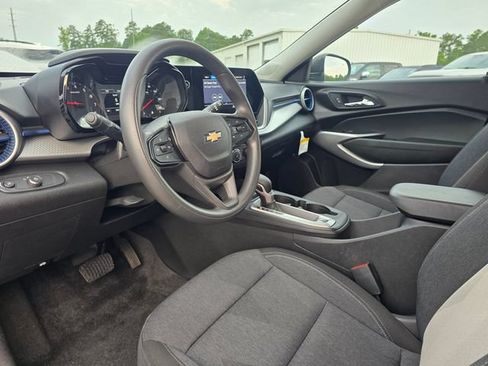 Used 2024 Chevrolet Trax LS w/ Driver Confidence Package FWD image 20