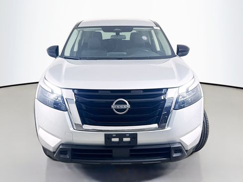 Used 2025 Nissan Pathfinder S AWD/4WD image 2