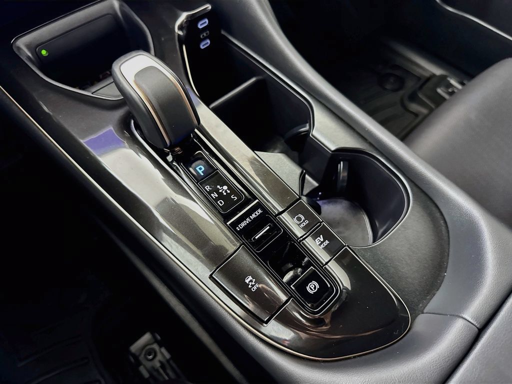 Certified 2025 Toyota Crown Signia AWD/4WD image 19