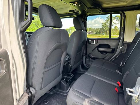 Used 2019 Jeep Wrangler Unlimited Sport S image 16