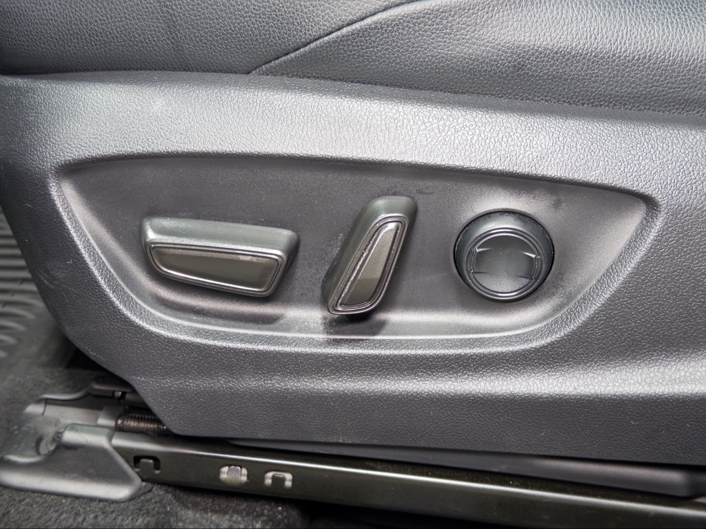 Used 2023 Subaru Solterra AWD image 6
