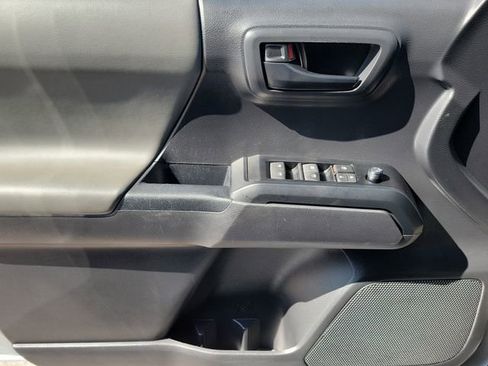Used 2022 Toyota Tacoma SR AWD/4WD image 29