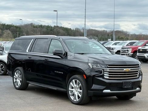 Used 2023 Chevrolet Suburban High Country AWD/4WD image 41