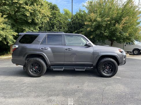 Used 2020 Toyota 4Runner TRD Off-Road Premium w/ Moonroof Package AWD/4WD image 10