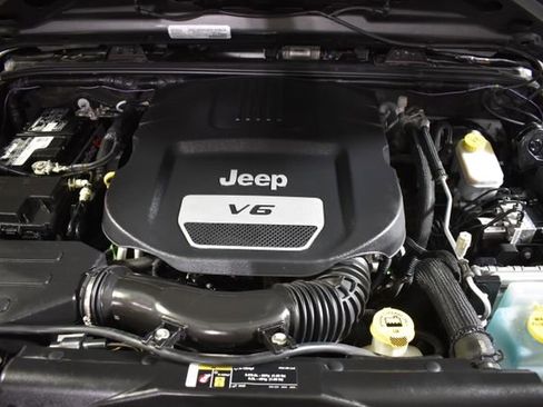 Used 2018 Jeep Wrangler Unlimited Sport AWD/4WD image 32