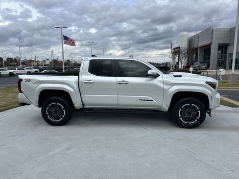 Certified 2024 Toyota Tacoma TRD Sport image 11