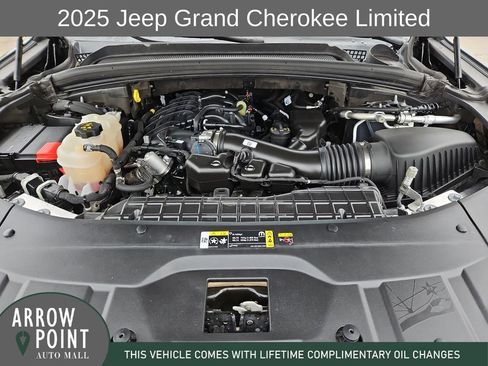 Used 2025 Jeep Grand Cherokee Limited AWD/4WD image 14