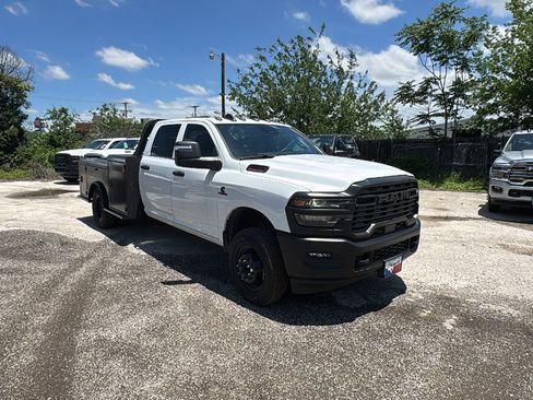 New 2026 RAM 1500 Express AWD/4WD image 3