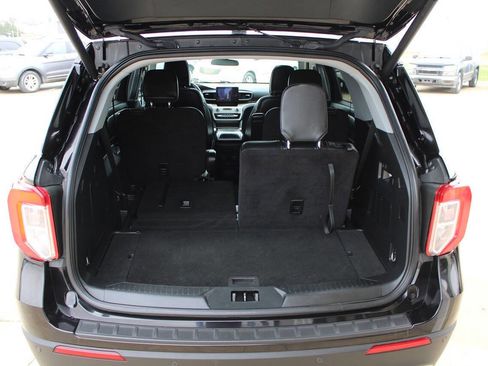 Used 2023 Ford Explorer XLT image 20