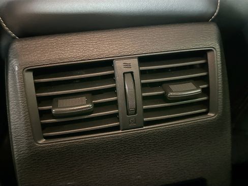 Used 2024 Mitsubishi Outlander SE image 28