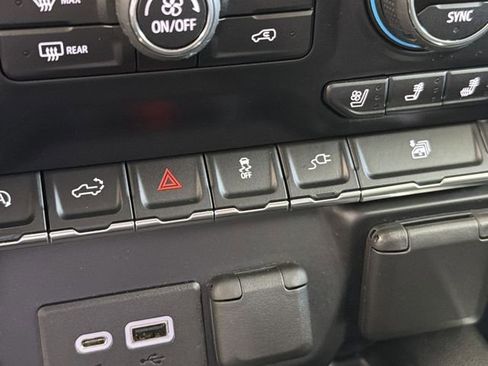 Used 2019 Chevrolet Silverado 1500 LTZ w/ LTZ Plus Package AWD/4WD image 27