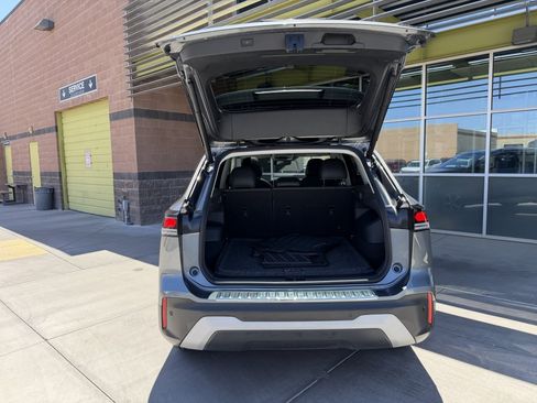 Used 2025 Volkswagen Tiguan SE w/ Panoramic Sunroof Package AWD/4WD image 38