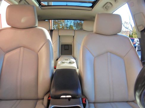 Used 2013 Cadillac SRX Luxury image 16