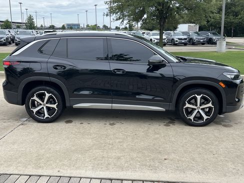 Certified 2025 Volkswagen Tiguan SE w/ Panoramic Sunroof Package AWD/4WD image 11
