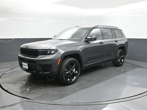 New 2025 Jeep Grand Cherokee L Altitude image 1