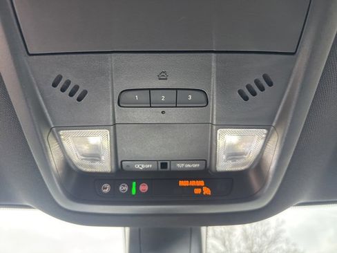 Used 2024 Buick Enclave Premium image 28