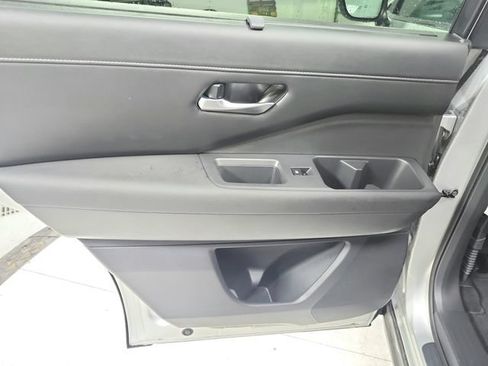 Used 2025 Nissan Pathfinder SL FWD image 35