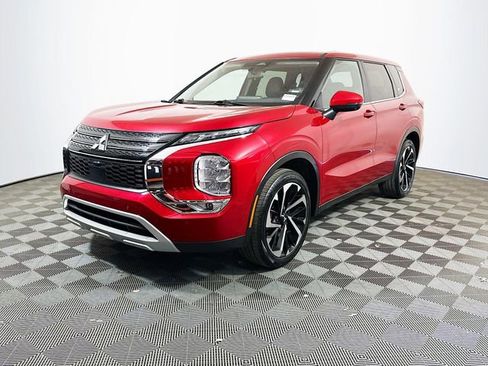 Used 2024 Mitsubishi Outlander SE image 4